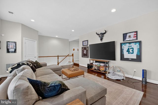 20209 CENTER BROOK SQ, Sterling, VA 20165