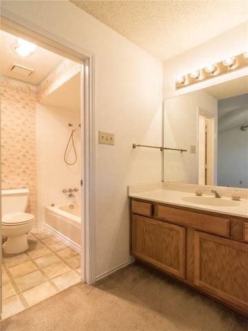 2121 Country Oaks Drive, Garland, TX 75040