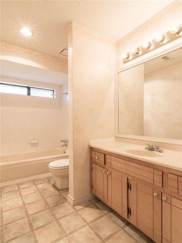 2121 Country Oaks Drive, Garland, TX 75040