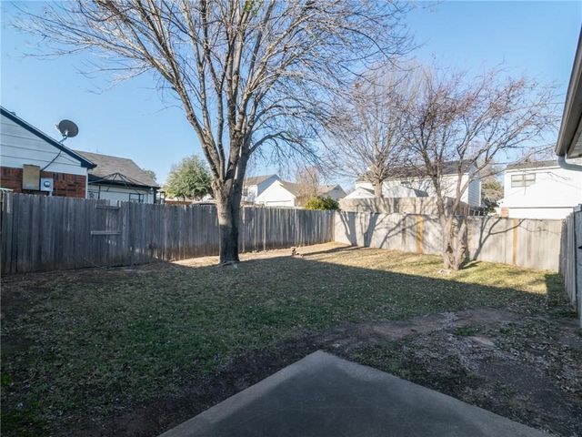 2121 Country Oaks Drive, Garland, TX 75040