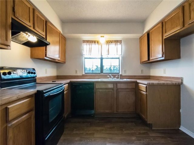 2121 Country Oaks Drive, Garland, TX 75040