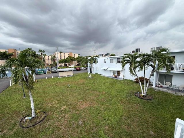 1255 W 49th Place H202, Hialeah, FL 33012