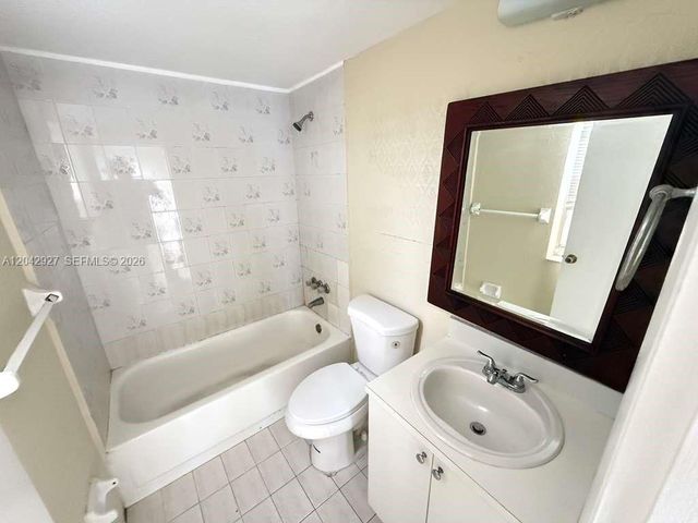 1255 W 49th Place H202, Hialeah, FL 33012