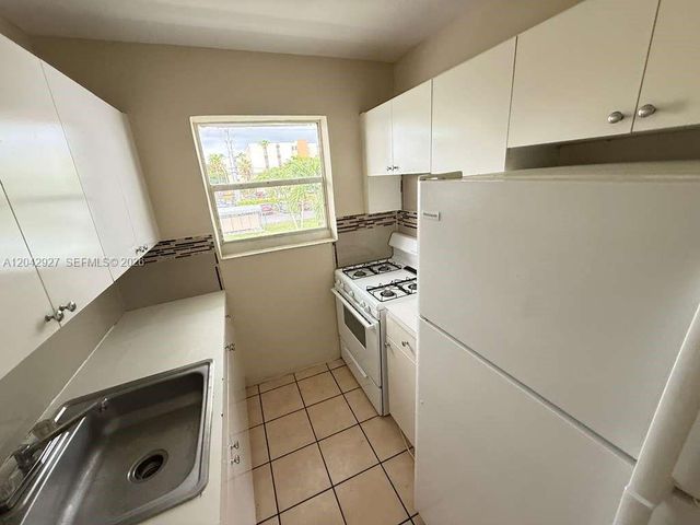 1255 W 49th Place H202, Hialeah, FL 33012