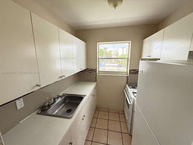 1255 W 49th Place H202, Hialeah, FL 33012