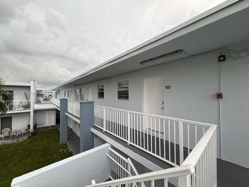 1255 W 49th Place H202, Hialeah, FL 33012