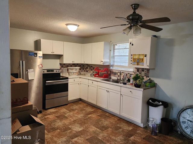 851 Parkertown Road, Hubert, NC 28539