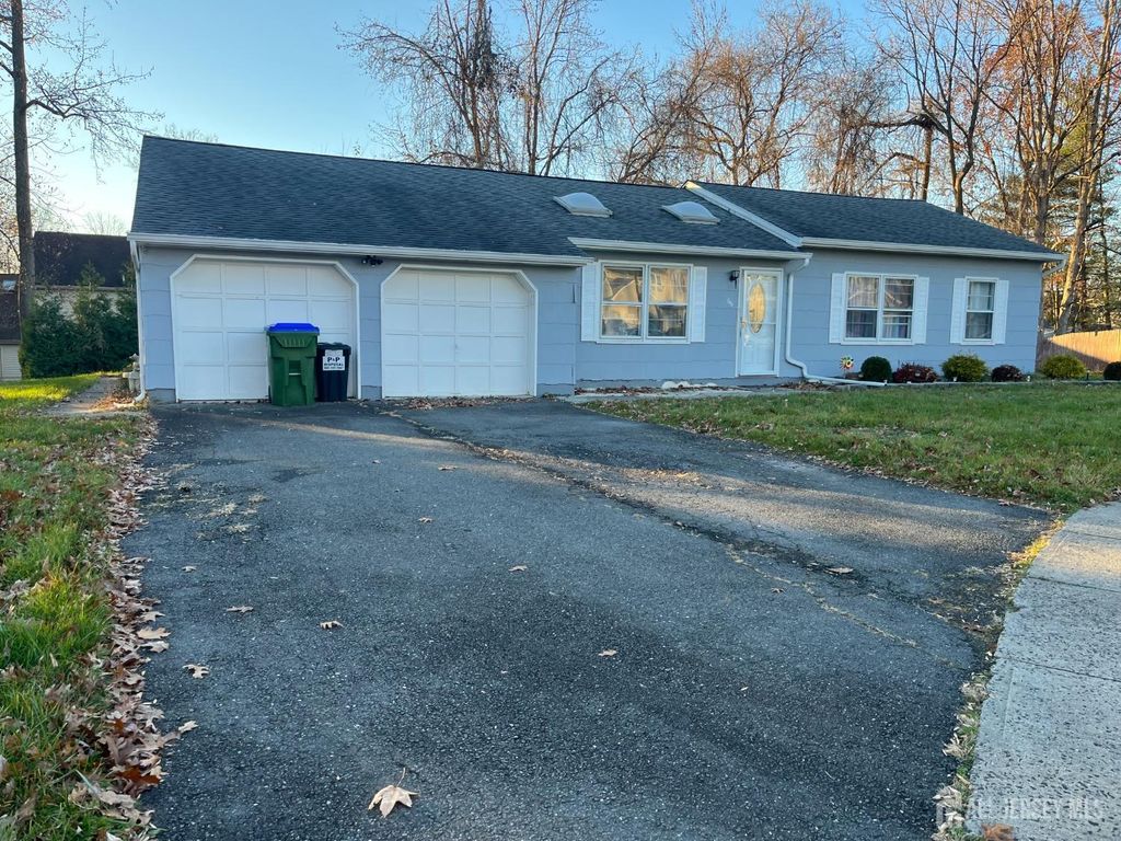 66 Netherwood Circle, Edison, NJ 08820