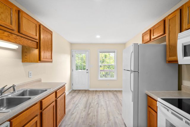 922 Kingsbury Dr Apt B, Clarksville, TN 37040