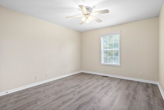 922 Kingsbury Dr Apt B, Clarksville, TN 37040