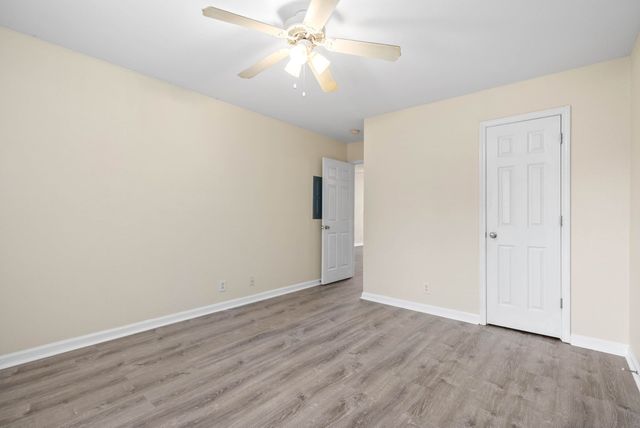 922 Kingsbury Dr Apt B, Clarksville, TN 37040