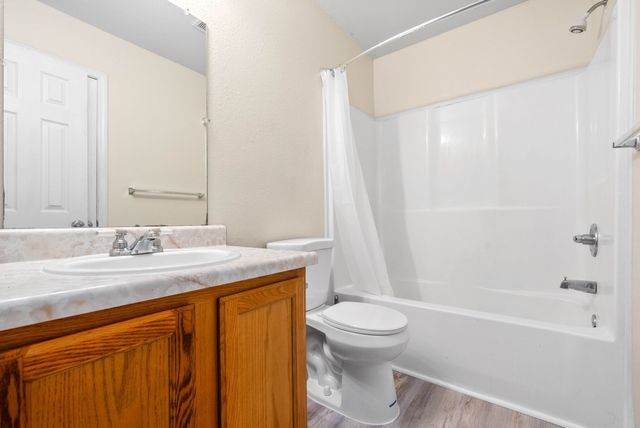 922 Kingsbury Dr Apt B, Clarksville, TN 37040