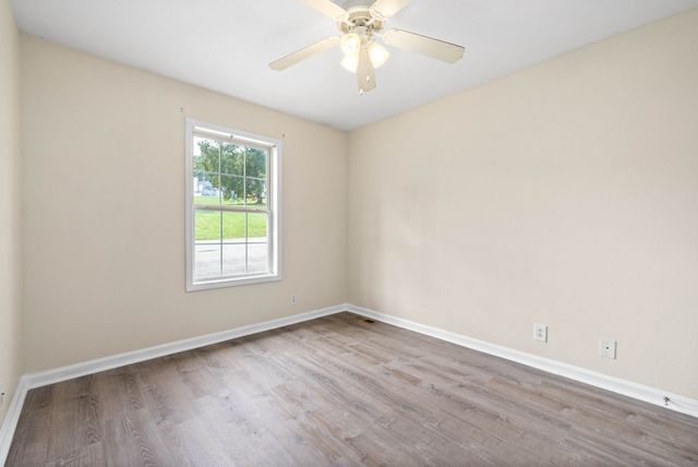 922 Kingsbury Dr Apt B, Clarksville, TN 37040