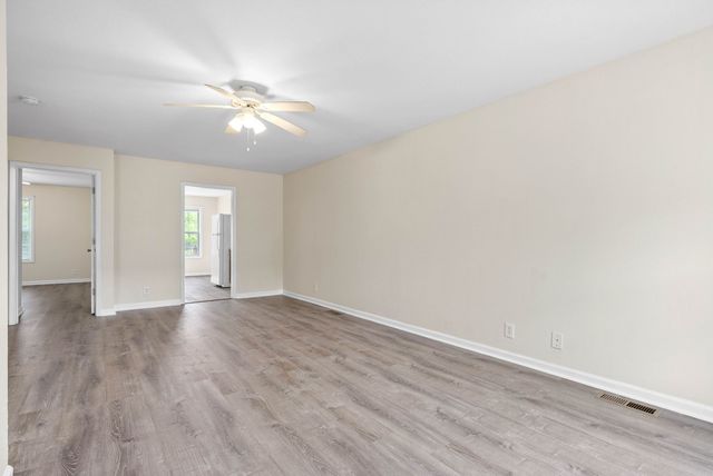 922 Kingsbury Dr Apt B, Clarksville, TN 37040