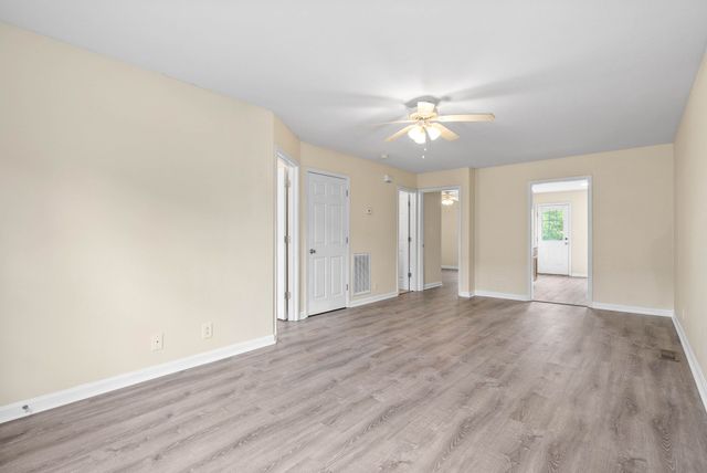 922 Kingsbury Dr Apt B, Clarksville, TN 37040