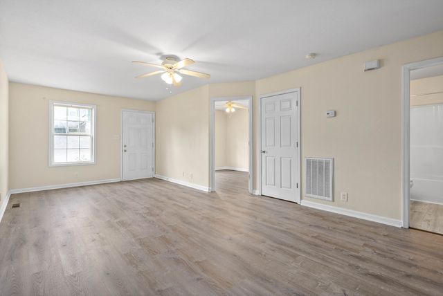 922 Kingsbury Dr Apt B, Clarksville, TN 37040