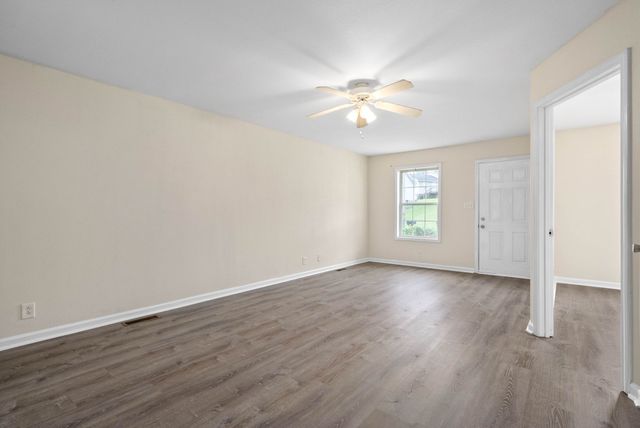 922 Kingsbury Dr Apt B, Clarksville, TN 37040