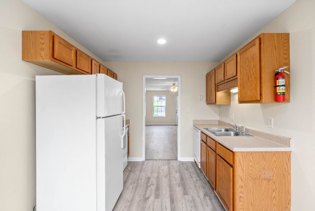 922 Kingsbury Dr Apt B, Clarksville, TN 37040