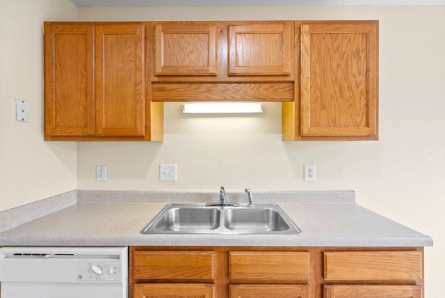 922 Kingsbury Dr Apt B, Clarksville, TN 37040