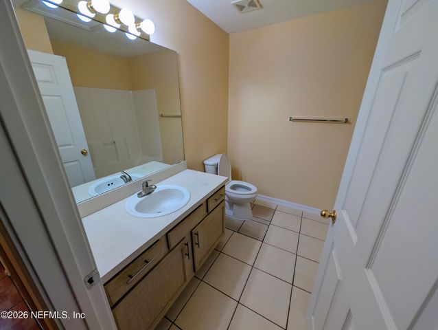 6051 MAGGIES Circle 113, Jacksonville, FL 32244