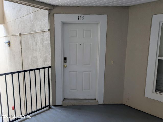 6051 MAGGIES Circle 113, Jacksonville, FL 32244