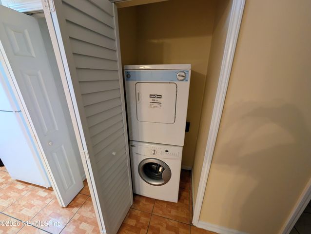 6051 MAGGIES Circle 113, Jacksonville, FL 32244