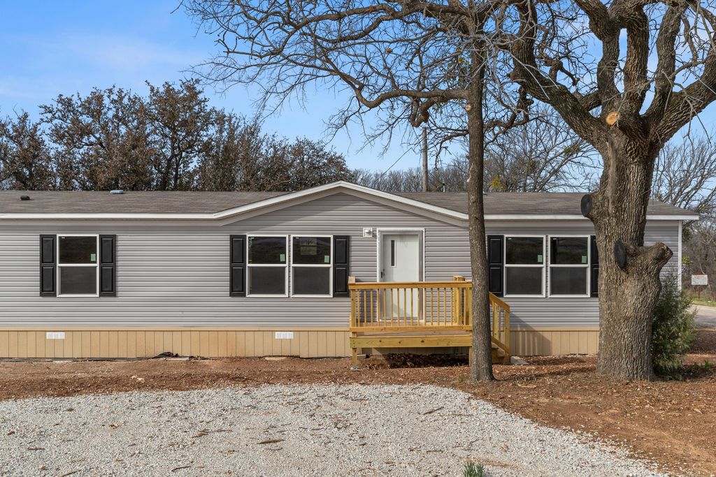 107 Valley Street, Bridgeport, TX 76426