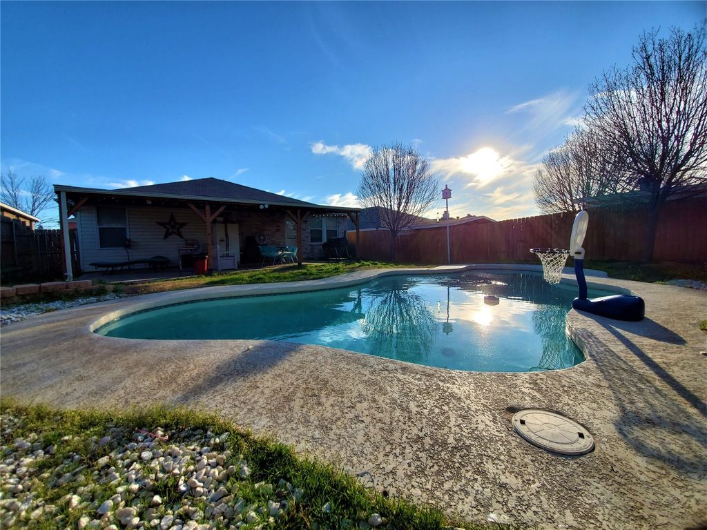 3237 Clydesdale Drive, Denton, TX 76210