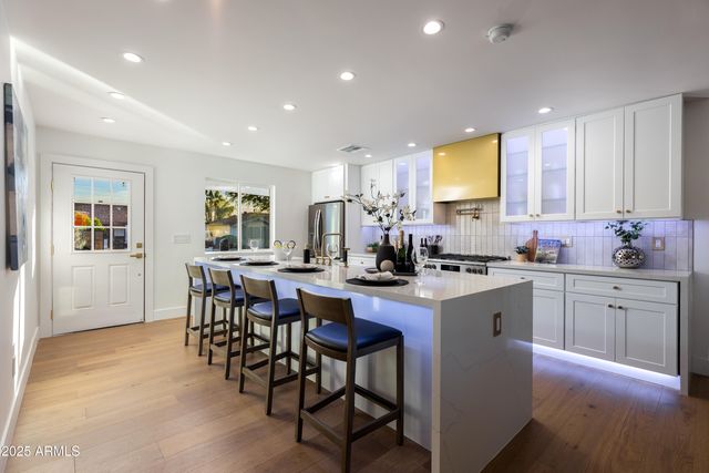 7424 E CAMBRIDGE Avenue, Scottsdale, AZ 85257