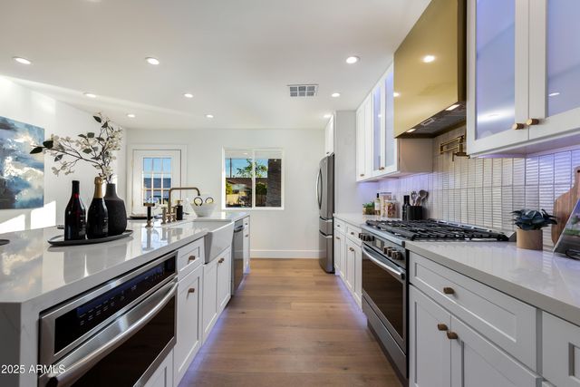 7424 E CAMBRIDGE Avenue, Scottsdale, AZ 85257