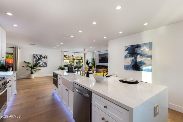 7424 E CAMBRIDGE Avenue, Scottsdale, AZ 85257