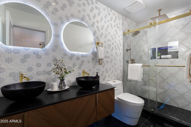 7424 E CAMBRIDGE Avenue, Scottsdale, AZ 85257