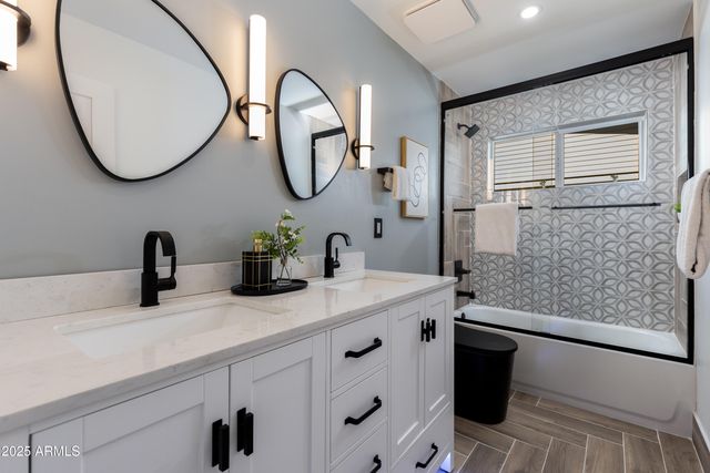 7424 E CAMBRIDGE Avenue, Scottsdale, AZ 85257