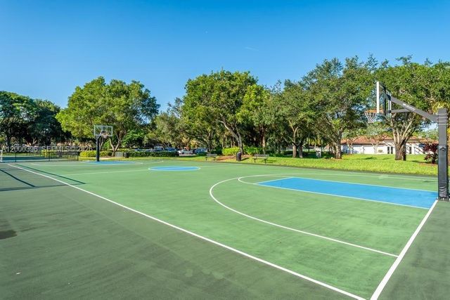 3700 Oak Ridge Ln, Weston, FL 33331