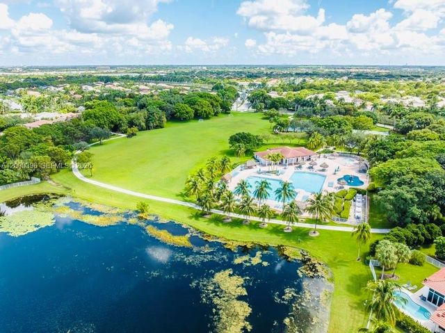 3700 Oak Ridge Ln, Weston, FL 33331