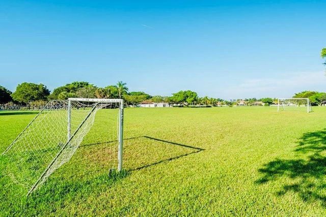 3700 Oak Ridge Ln, Weston, FL 33331