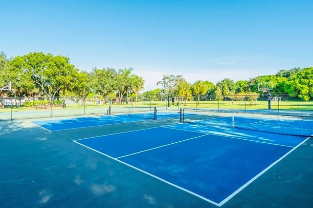 3700 Oak Ridge Ln, Weston, FL 33331