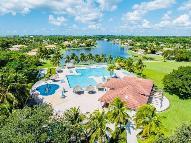 3700 Oak Ridge Ln, Weston, FL 33331