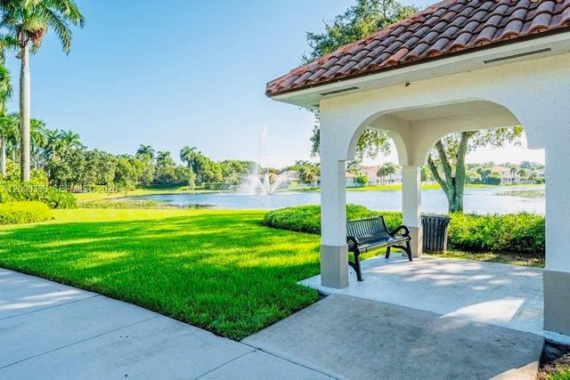 3700 Oak Ridge Ln, Weston, FL 33331