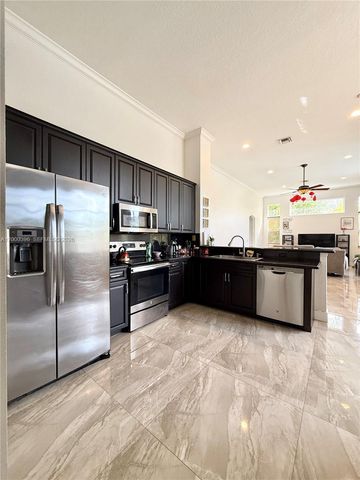 3700 Oak Ridge Ln, Weston, FL 33331