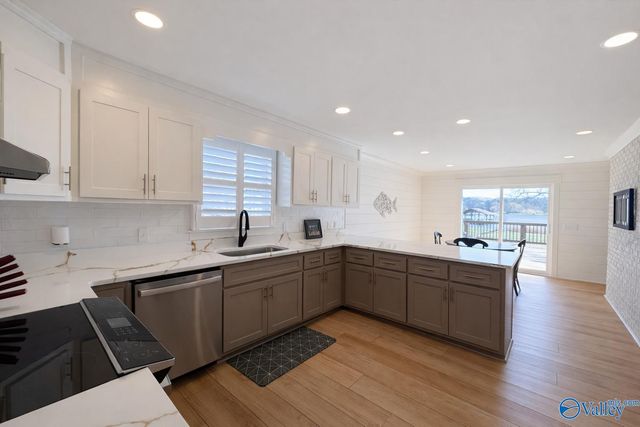 3713 Meadow Wood Circle, Guntersville, AL 35976