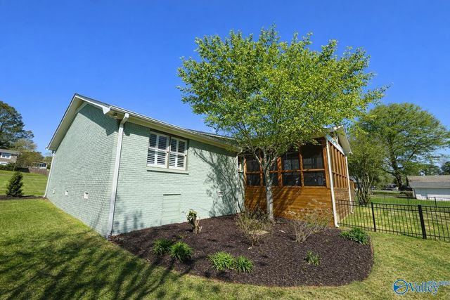 3713 Meadow Wood Circle, Guntersville, AL 35976