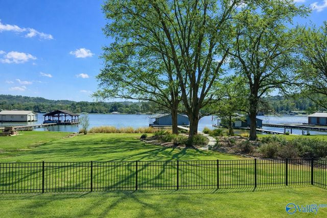 3713 Meadow Wood Circle, Guntersville, AL 35976