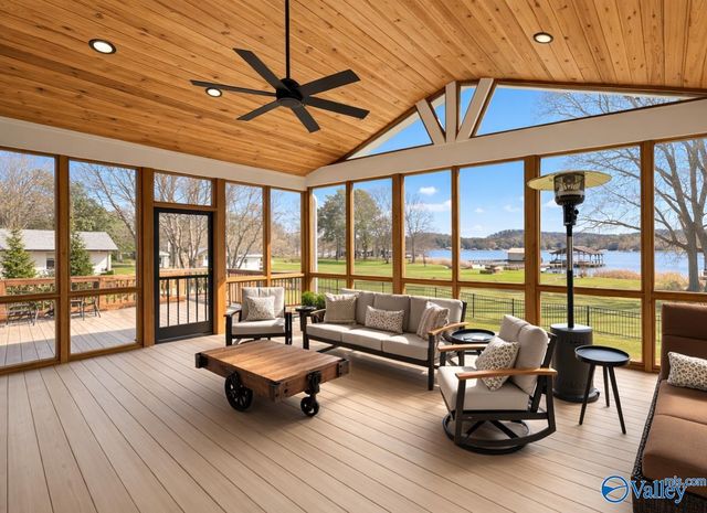 3713 Meadow Wood Circle, Guntersville, AL 35976