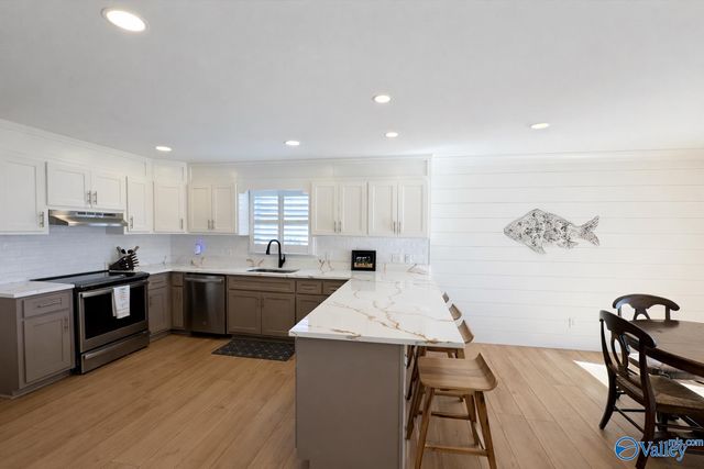 3713 Meadow Wood Circle, Guntersville, AL 35976