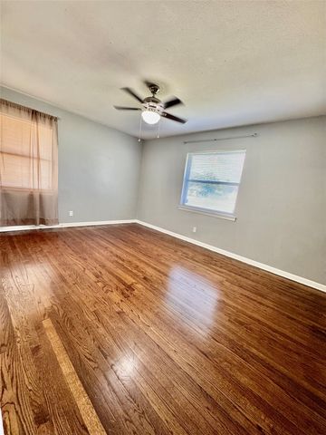 2104 Hillburn Drive, Dallas, TX 75227
