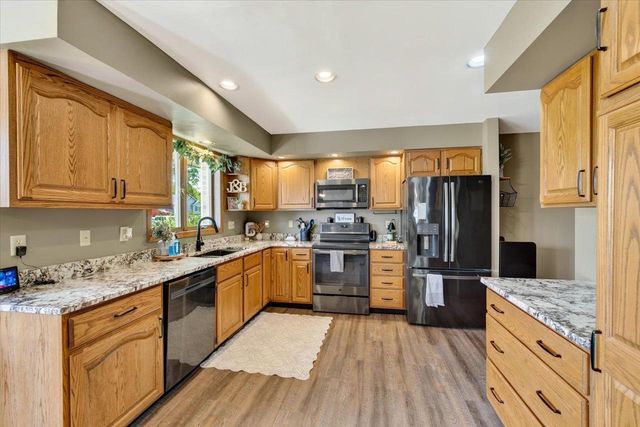 W7852 Donlin Drive, Pardeeville, WI 53954