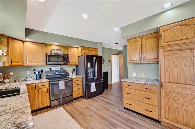 W7852 Donlin Drive, Pardeeville, WI 53954
