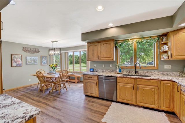 W7852 Donlin Drive, Pardeeville, WI 53954