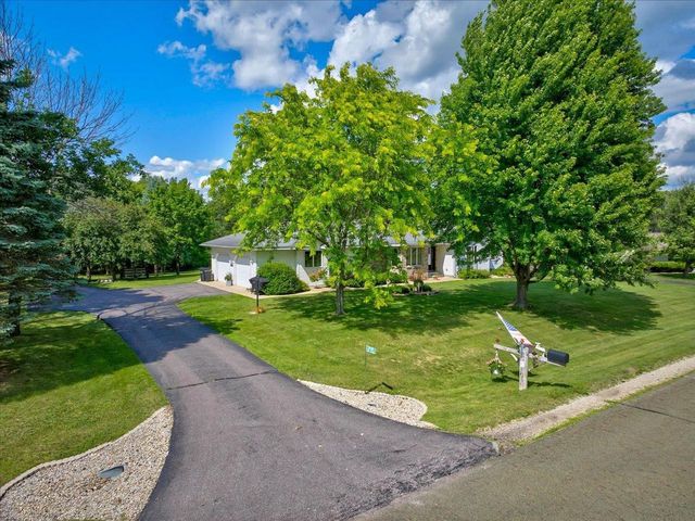 W7852 Donlin Drive, Pardeeville, WI 53954